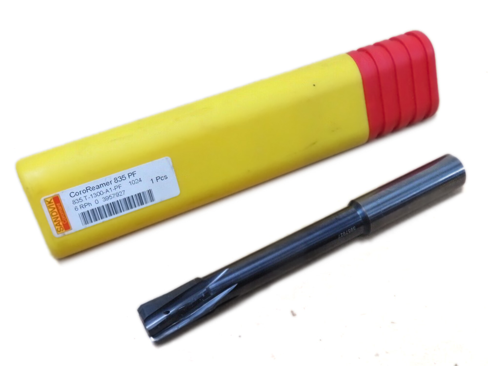 9.99mm鋼件鑄鐵內(nèi)冷螺旋槽通孔鉸刀8